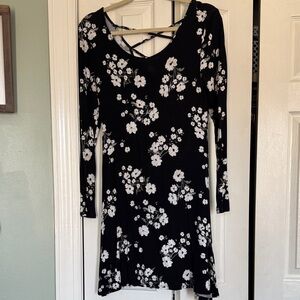 SO Black and White Floral Long Sleeve Dress